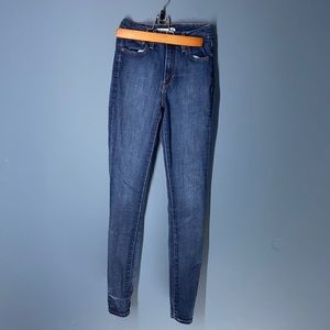 High Rise Skinny Levi’s - Like New!